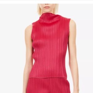 Issey Miyake Sleeveless Pleated mock neck Tank Top